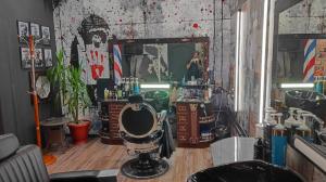 Фотография Banksy barber 5